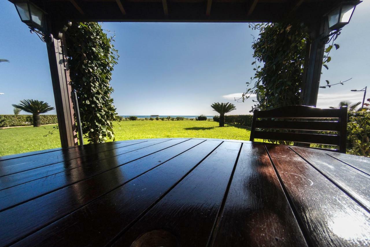 Blue Bay Beach House ลาร์นาคา ภายนอก รูปภาพ